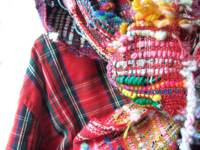 Hand woven muffler