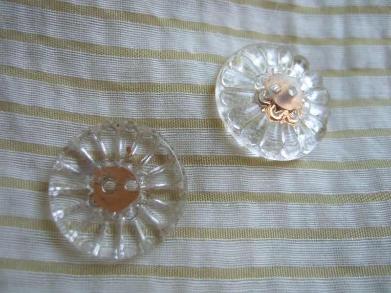 Glass flower buttons