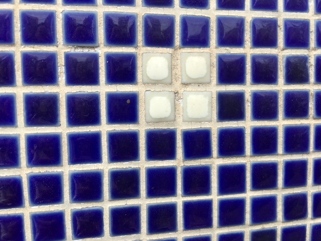 古いタイル。 Old tiles